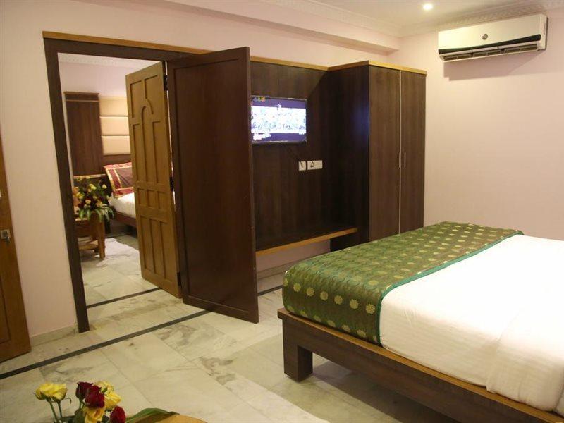Poppys S.E.T Residency Kumbakonam Exterior foto