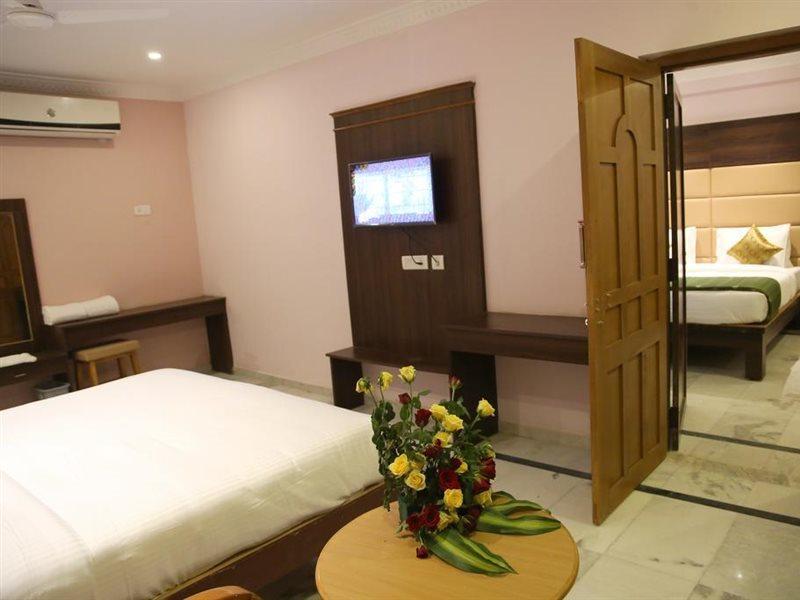 Poppys S.E.T Residency Kumbakonam Exterior foto