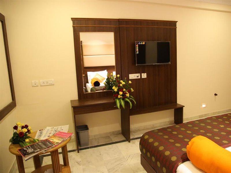 Poppys S.E.T Residency Kumbakonam Exterior foto