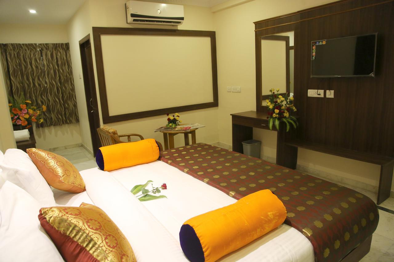 Poppys S.E.T Residency Kumbakonam Exterior foto