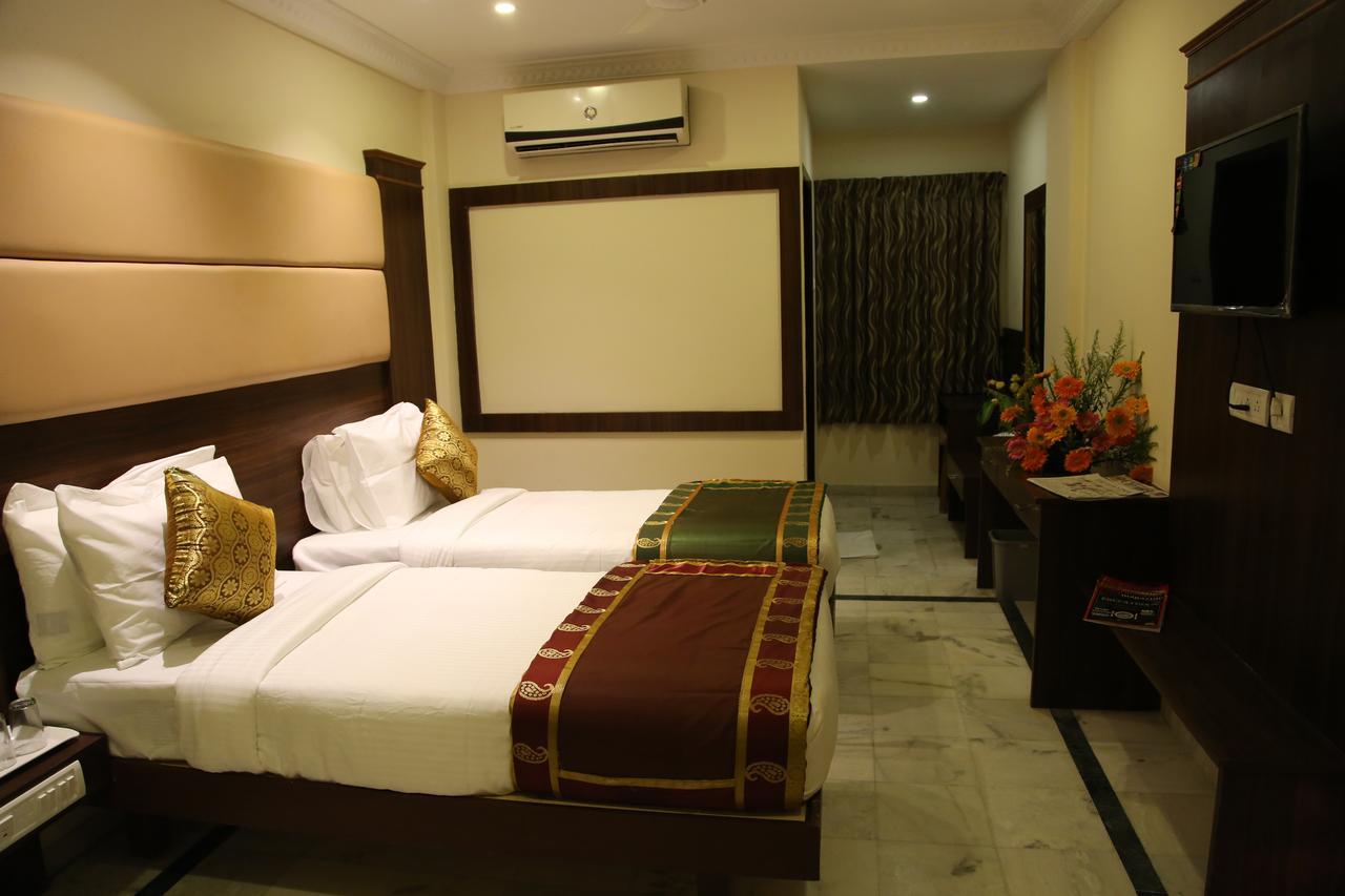 Poppys S.E.T Residency Kumbakonam Exterior foto