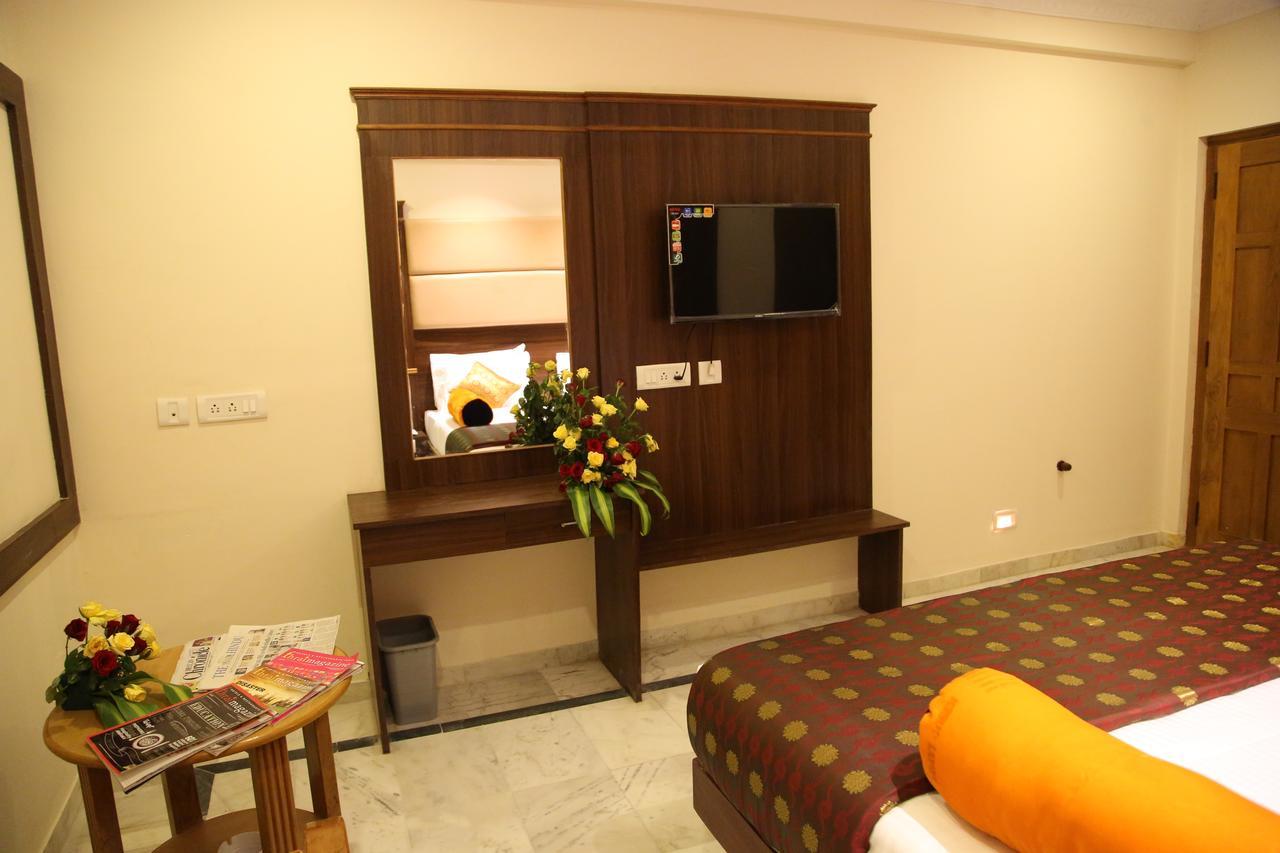 Poppys S.E.T Residency Kumbakonam Exterior foto